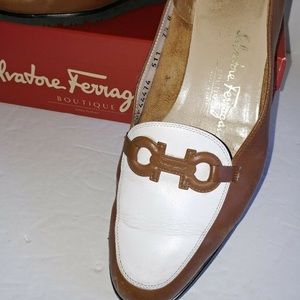 Salvatore Ferragamo Womens Leather Flats